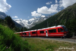 Beim Tag der offenen Tür in Landquart treffen das Original und das Modell des Allegras zusammen - Quelle: Rhätische Bahn [b]